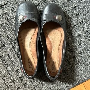 Rockport Cobb Hill wide ladies shoes.